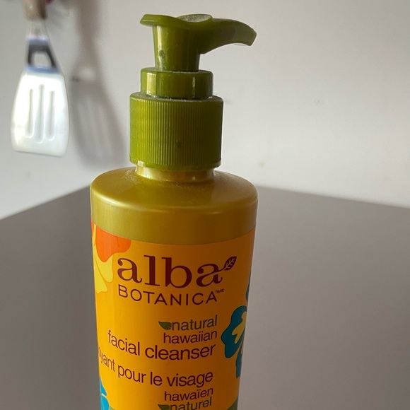 Alba Botanical Natural Hawaiian facial cleanser - Picture 3 of 3